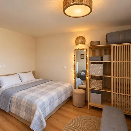 Royal Park Studio View & Free Ski Shuttle Apartment